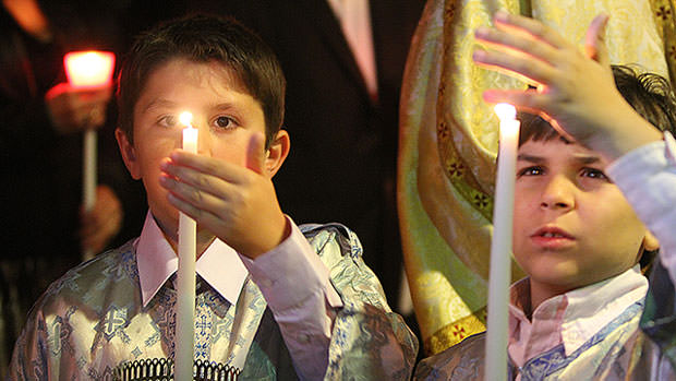 Evangelismos receives gift for altar boys