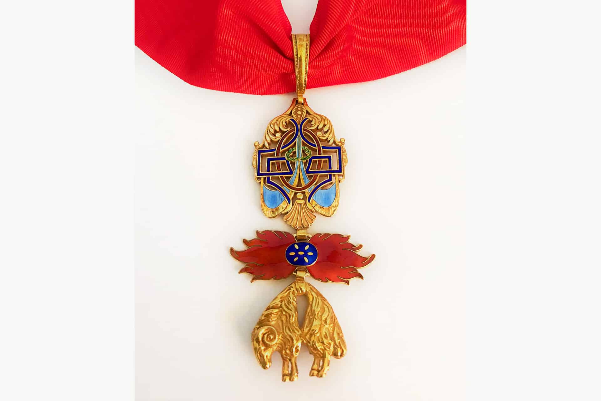 Insignia of a Knight of the Order of the Golden Fleece of Spain. Modern manufacture, Cejalvo (Madrid).