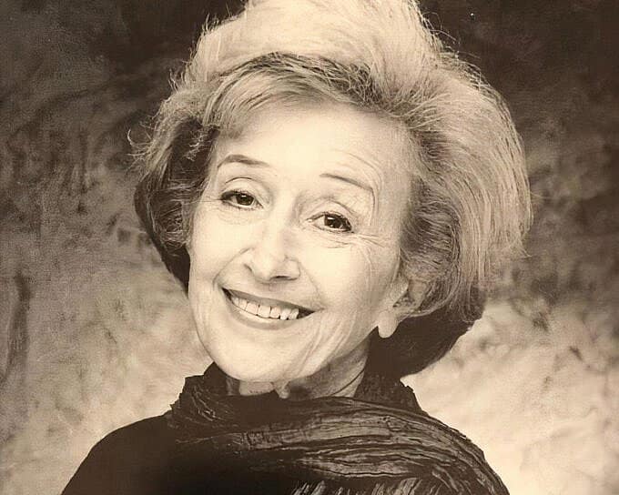 Helen Liacouras Lambros passes away
