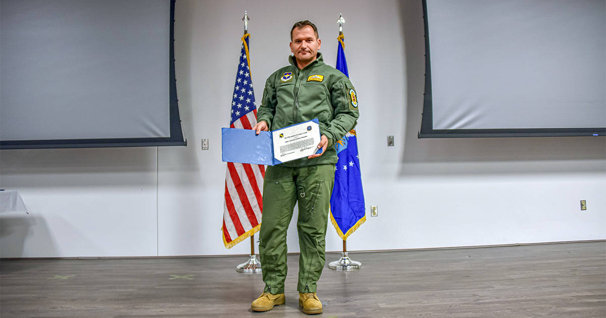 Greek Fighter Pilot Receives Prestigious Award - 4